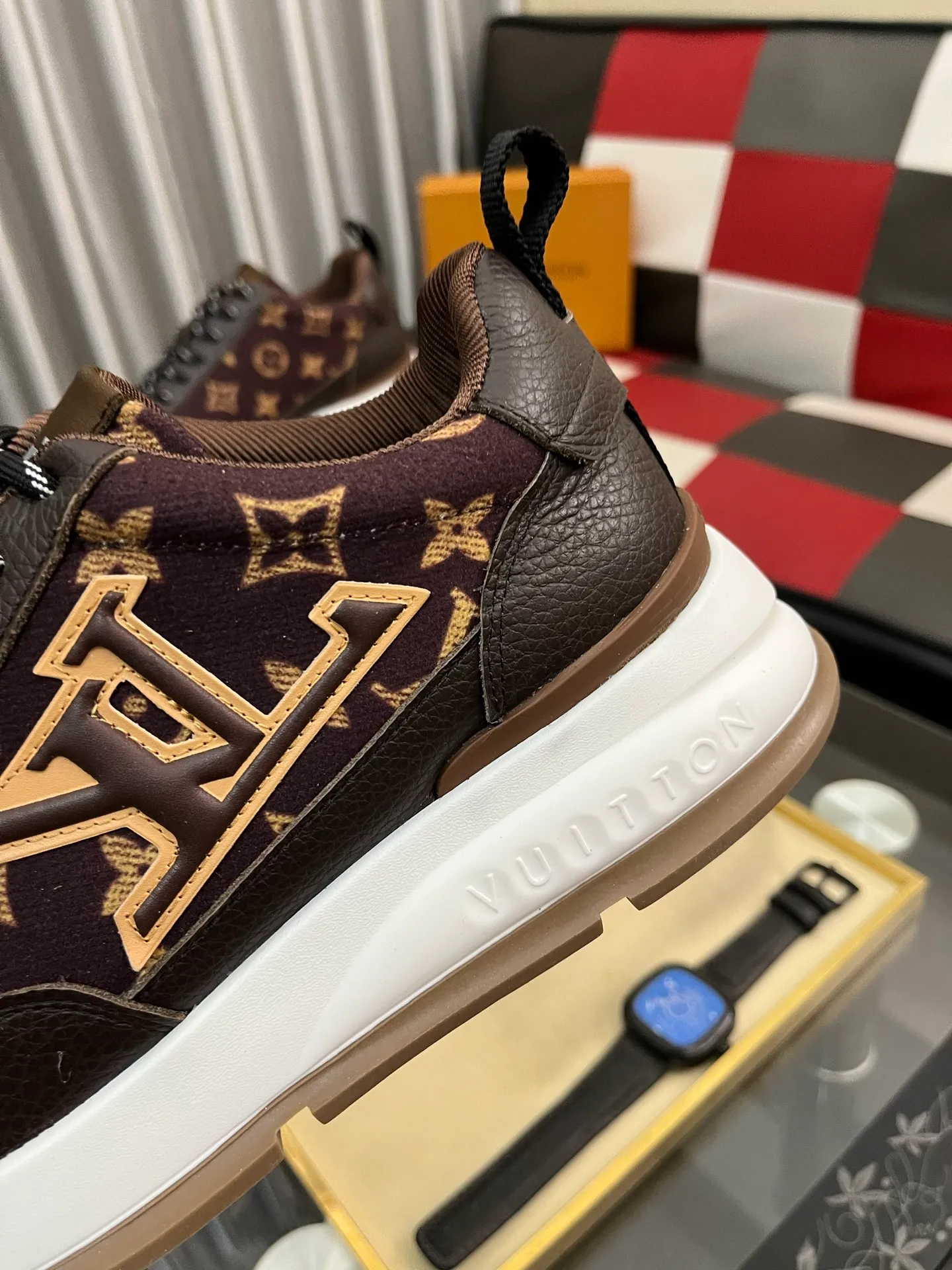 Men's shoes 💰: 438⌚️⌚️[LOUIS VUITTON] Same style as Louis Vuitton* official website🚹Men's high-top casual shoes❤️Same style as popular celebrities ~ best-selling at home and abroad Lv focuses on the checkerboard series...Imported first-layer cowhide with special fabrics➕Full sheepskin lining➕Brand-specific hollow outsole💎Number of codes: 38-443️⃣Colors available